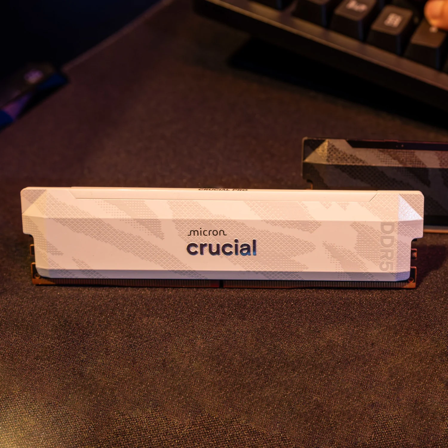 Crucial Pro 16GB 6400Mhz DDR5 Desktop OC Gaming Memory - White - Image 4