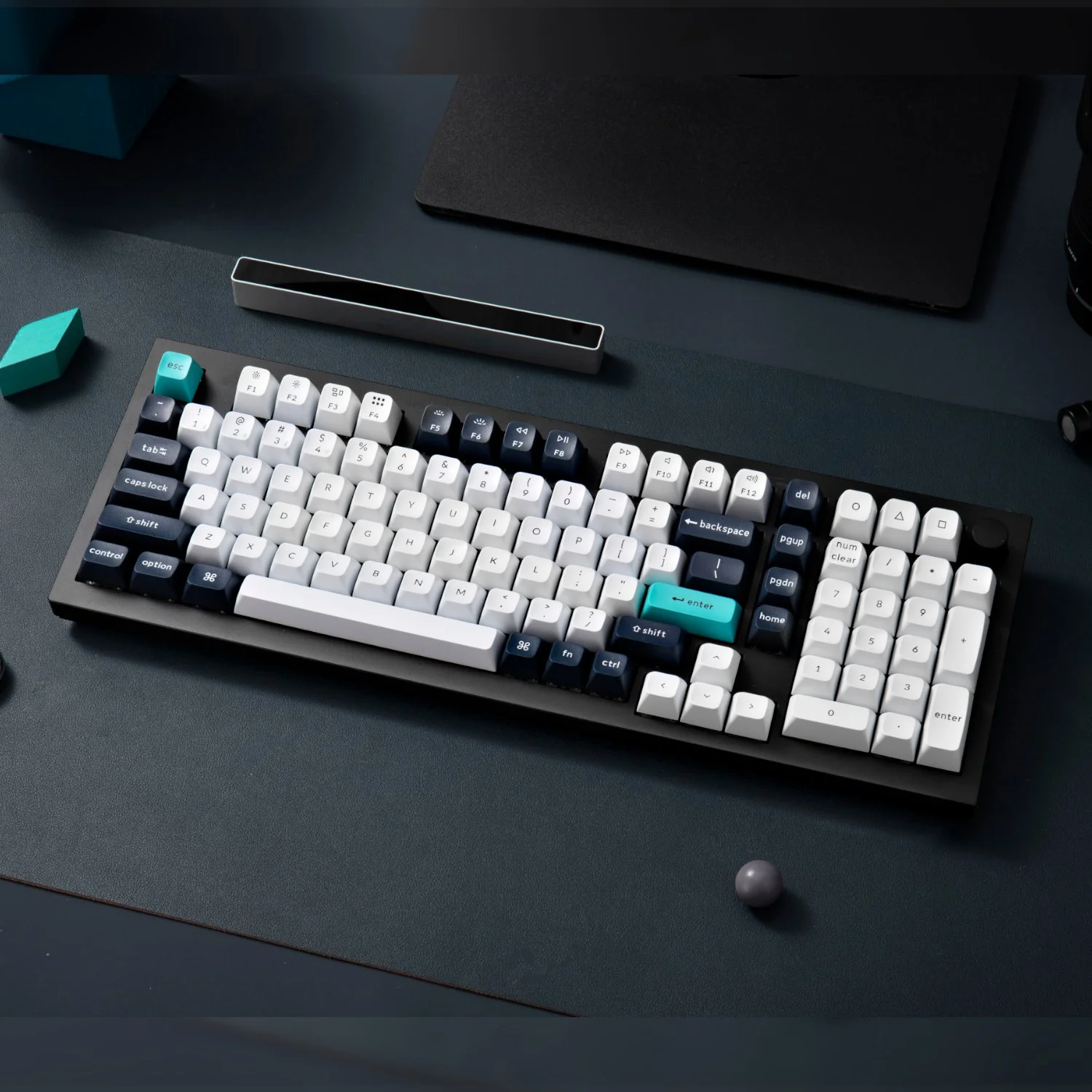 Keychron Q5 Max QMK/VIA Full-size Wireless Custom Mechanical Keyboard (Banana Switches) - Carbon Black - Image 2
