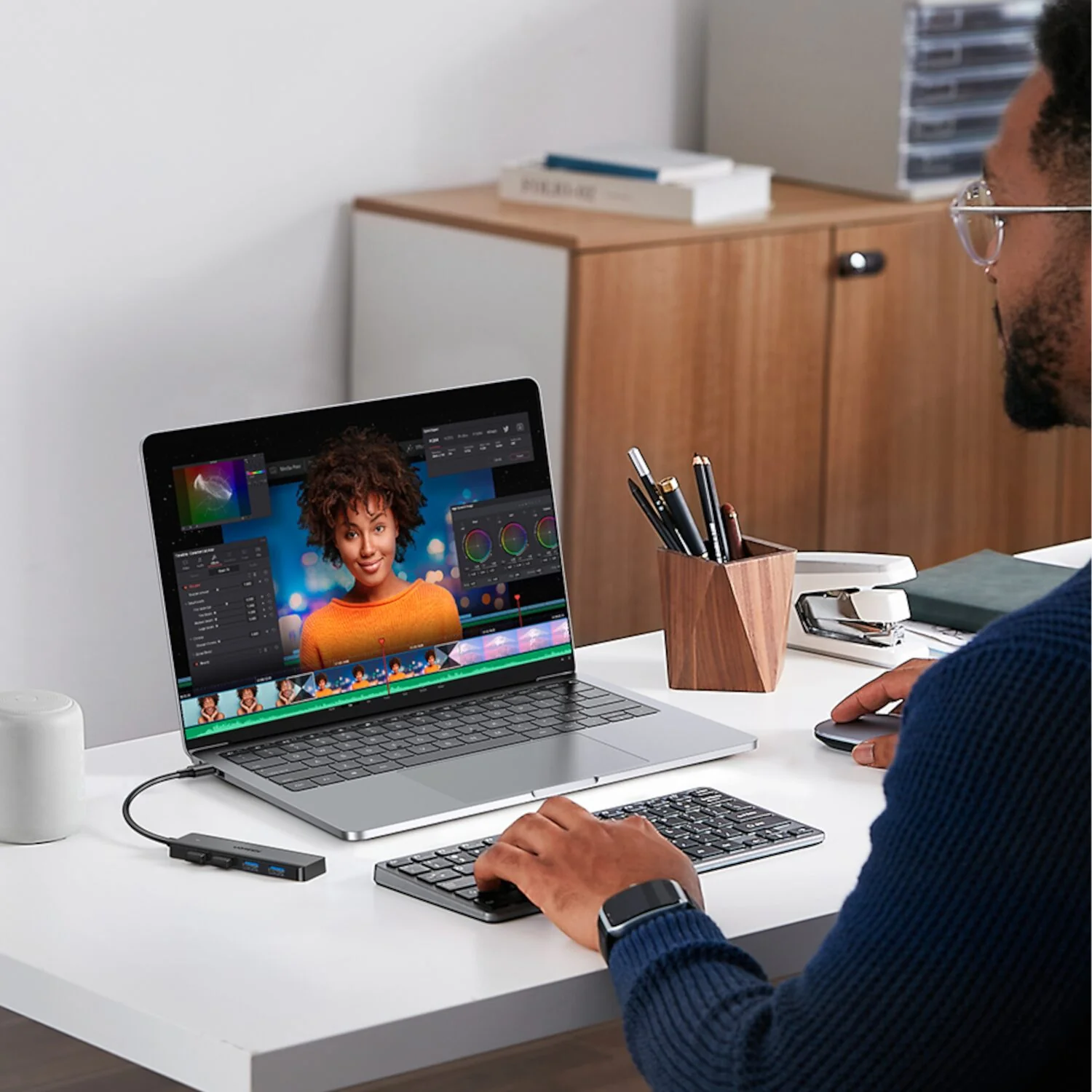 UGREEN 4-in-1 USB 3.0 Hub - High-Speed 5Gbps Data Transfer - Grey - Image 4